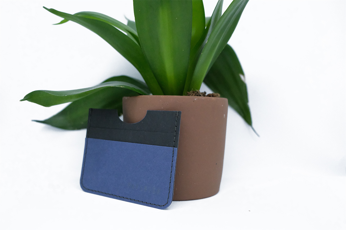 Cardholder OLD | Black &amp; Blue HOLE - Front white flower.jpg